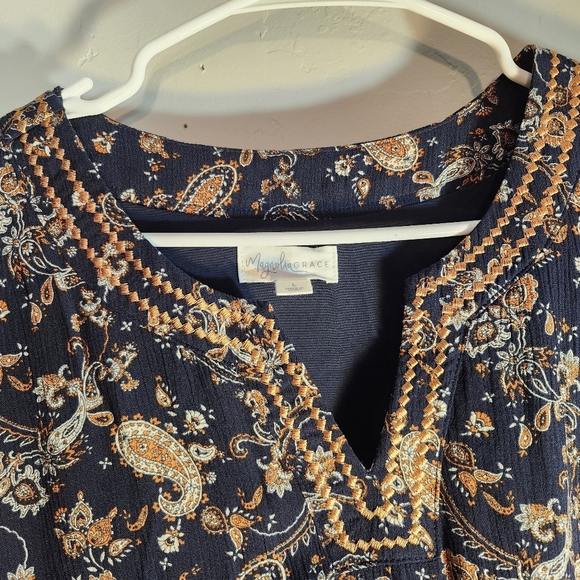 Magnolia Grace Elegant Navy Paisley Embroidered Tunic Top Sz L - Picture 3 of 9